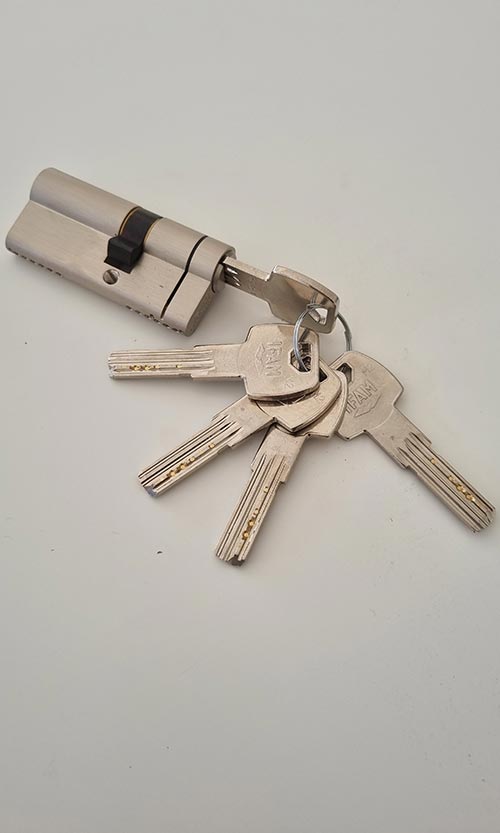 Quincaillerie pour serrurerie